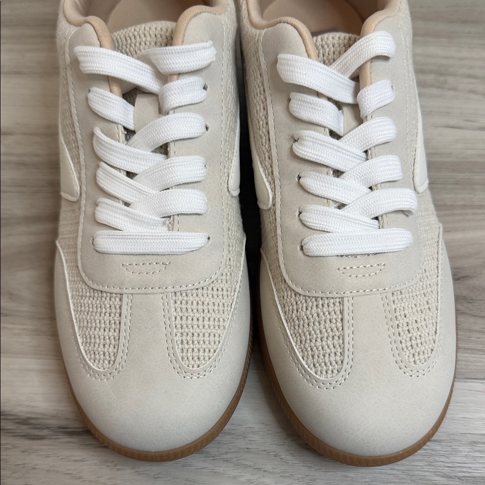 NWOT Dolce Vita Beige Casual Sneakers with White Laces Siz 8.5 Womens - Picture 4 of 16